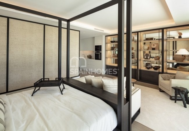 Marbella'da Golf Sahası Önünde Prestijli Villa 22