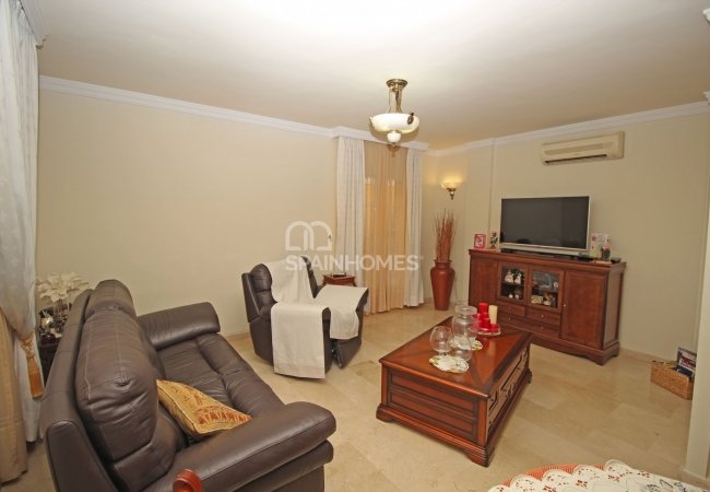 Great Detached House in a Sought After Area of Benalmadena 24