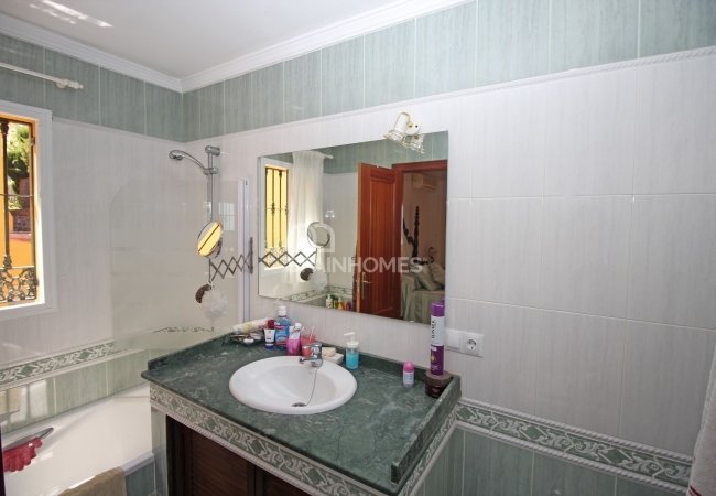 Great Detached House in a Sought After Area of Benalmadena 31