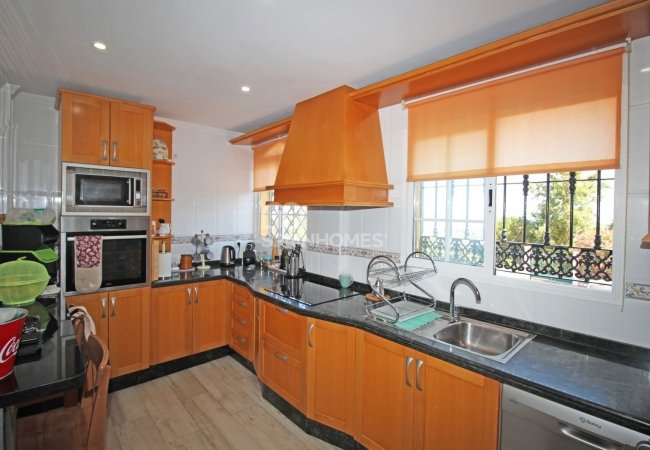 Great Detached House in a Sought After Area of Benalmadena 14