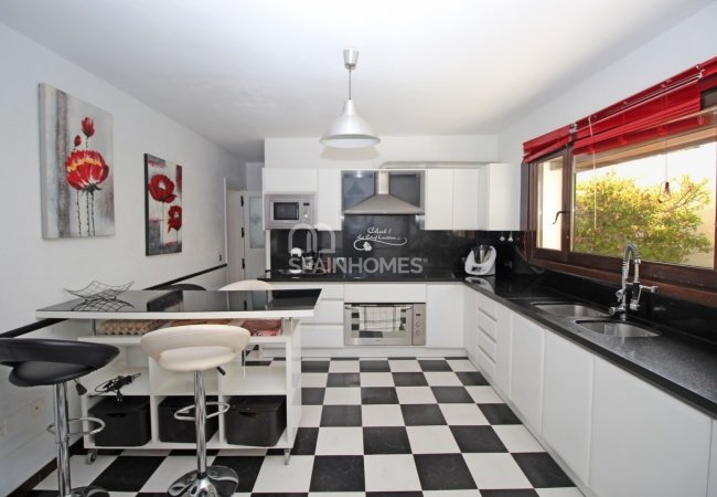 Well-located House at the Foot of the Mountains in Estepona 43