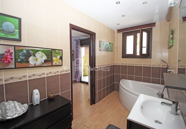 Well-located House at the Foot of the Mountains in Estepona 51