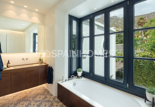 Exclusively Located Prestigious Property in Marbella 12