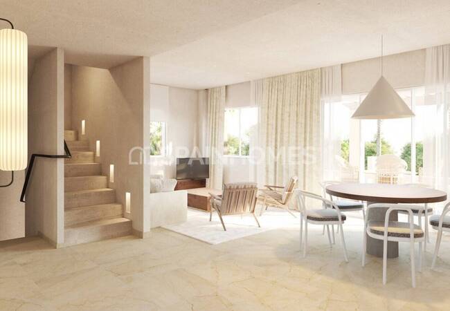 Golfside Houses in a Sought-after Neighborhood in Estepona 9