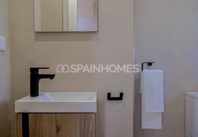 Golfside Houses in a Sought-after Neighborhood in Estepona 22