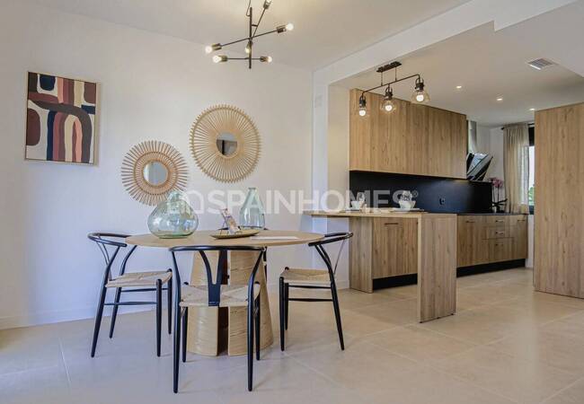 Golfside Houses in a Sought-after Neighborhood in Estepona 12