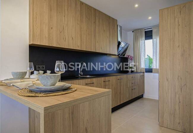 Golfside Houses in a Sought-after Neighborhood in Estepona 13