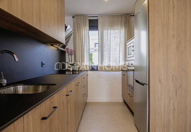 Golfside Houses in a Sought-after Neighborhood in Estepona 14