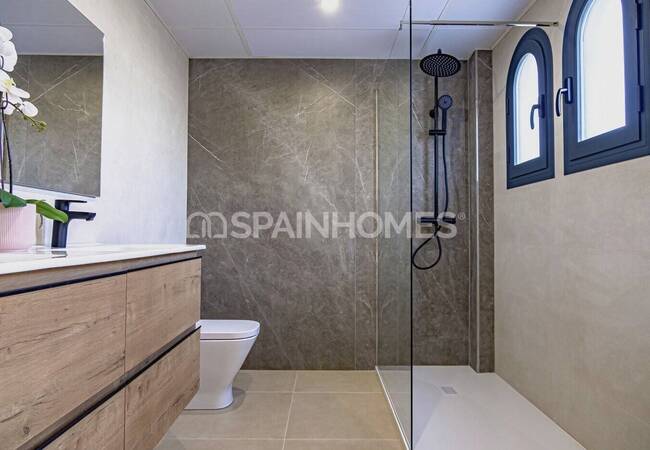 Golfside Houses in a Sought-after Neighborhood in Estepona 21