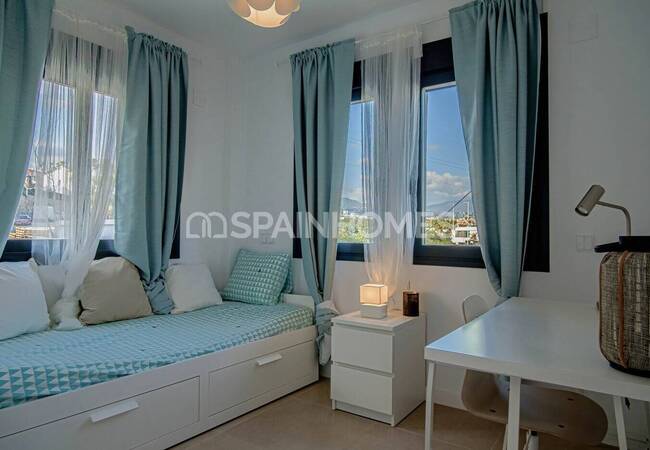 Golfside Houses in a Sought-after Neighborhood in Estepona 18