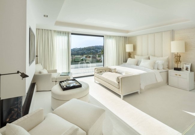 Stunning Detached Villa in a Golf Resorts Area in Marbella 36
