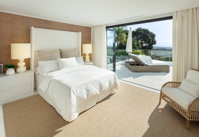 Stunning Detached Villa in a Golf Resorts Area in Marbella 40