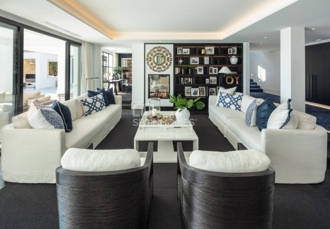Stunning Detached Villa in a Golf Resorts Area in Marbella 48