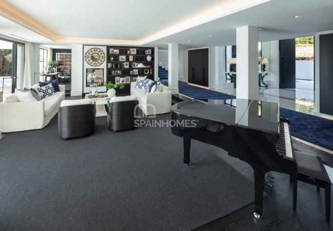 Stunning Detached Villa in a Golf Resorts Area in Marbella 49