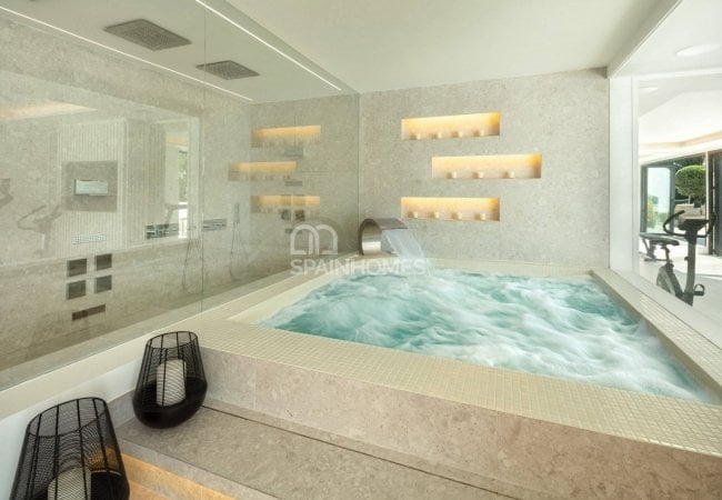 Stunning Detached Villa in a Golf Resorts Area in Marbella 26