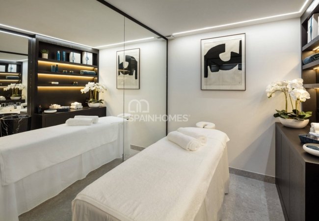Stunning Detached Villa in a Golf Resorts Area in Marbella 34
