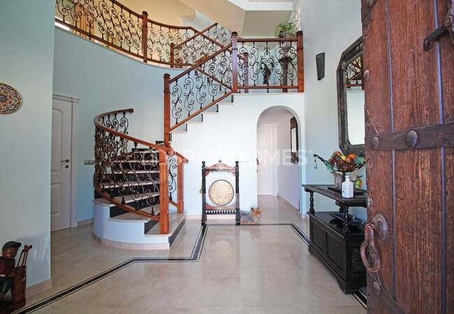 Benalmadena’da Elit Konumda Deniz Manzaralı Villa 19