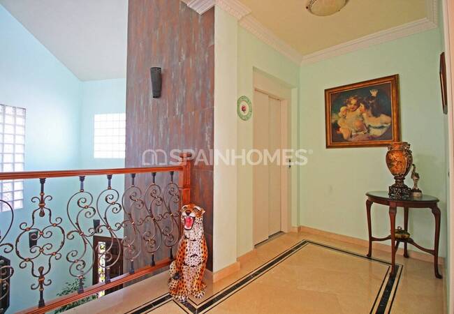 Benalmadena’da Elit Konumda Deniz Manzaralı Villa 22