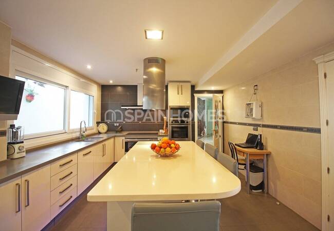 Benalmadena’da Elit Konumda Deniz Manzaralı Villa 38