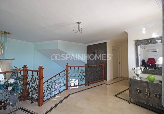 Benalmadena’da Elit Konumda Deniz Manzaralı Villa 42