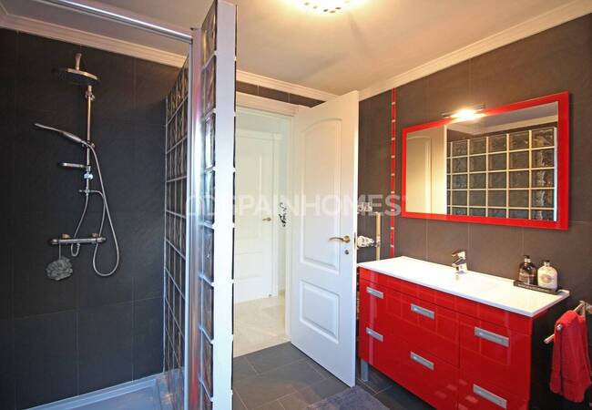 Benalmadena’da Elit Konumda Deniz Manzaralı Villa 45