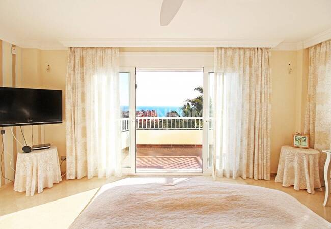 Benalmadena’da Elit Konumda Deniz Manzaralı Villa 53