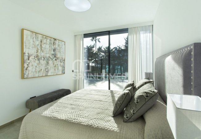 Estepona’da Harika Konumda Golf Sahası Yanı Çağdaş Villa 18