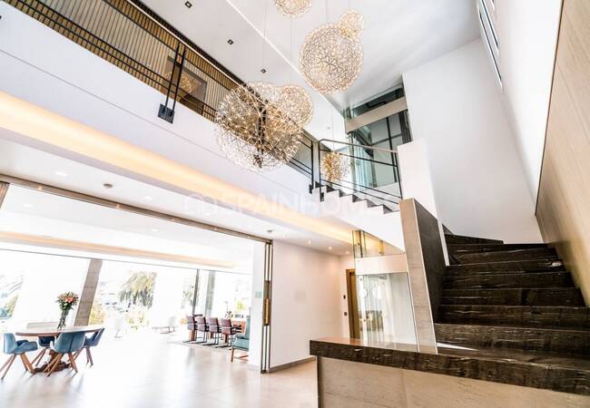 Marbella'da Satılık Çağdaş Tasarımlı Şık Müstakil Villa 29