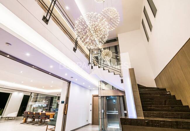 Marbella'da Satılık Çağdaş Tasarımlı Şık Müstakil Villa 30
