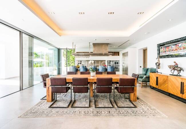 Marbella'da Satılık Çağdaş Tasarımlı Şık Müstakil Villa 19