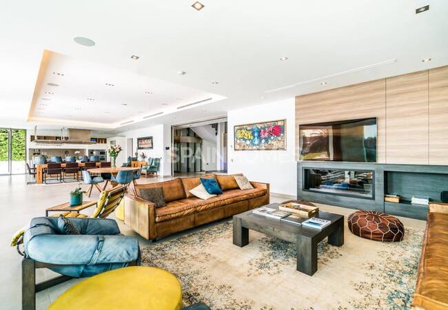 Marbella'da Satılık Çağdaş Tasarımlı Şık Müstakil Villa 27