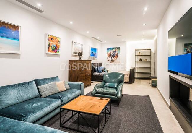 Marbella'da Satılık Çağdaş Tasarımlı Şık Müstakil Villa 34