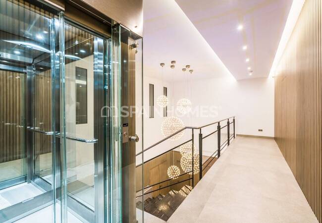 Marbella'da Satılık Çağdaş Tasarımlı Şık Müstakil Villa 36