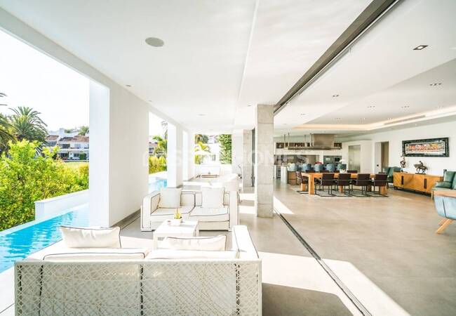 Marbella'da Satılık Çağdaş Tasarımlı Şık Müstakil Villa 18