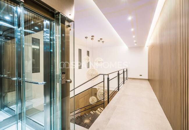 Marbella'da Satılık Çağdaş Tasarımlı Şık Müstakil Villa 38