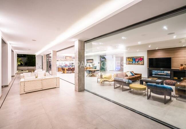 Marbella'da Satılık Çağdaş Tasarımlı Şık Müstakil Villa 40