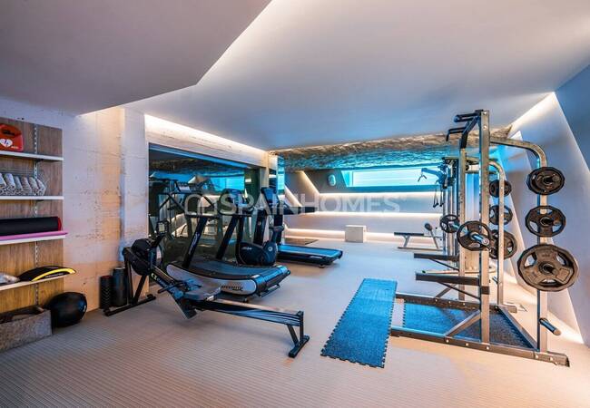 Marbella'da Satılık Çağdaş Tasarımlı Şık Müstakil Villa 41