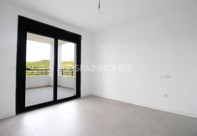 Casares'te Muhteşem Manzaralı Golf Sahası Yanında Daire 21