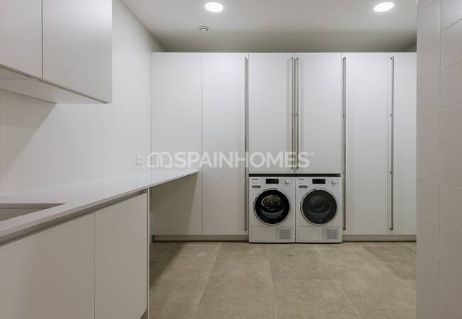 Ultra Luxe New Build Villa with Open Views in Benahavis 37