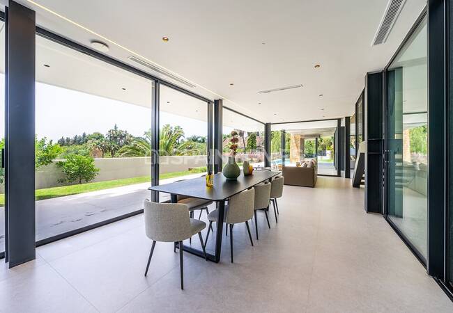 Unique Detached House with Pleasant Sea Views in Marbella 8