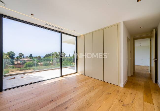 Unique Detached House with Pleasant Sea Views in Marbella 9