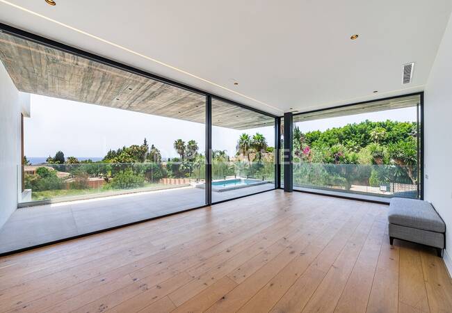 Unique Detached House with Pleasant Sea Views in Marbella 10