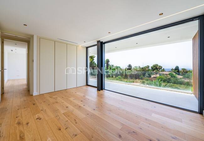 Unique Detached House with Pleasant Sea Views in Marbella 13