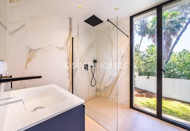 Unique Detached House with Pleasant Sea Views in Marbella 15