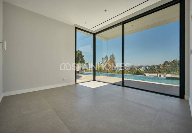 Villas with Stunning Sea Views and Infinity Pools in Benahavis 5