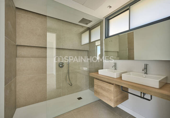 Villas with Stunning Sea Views and Infinity Pools in Benahavis 6