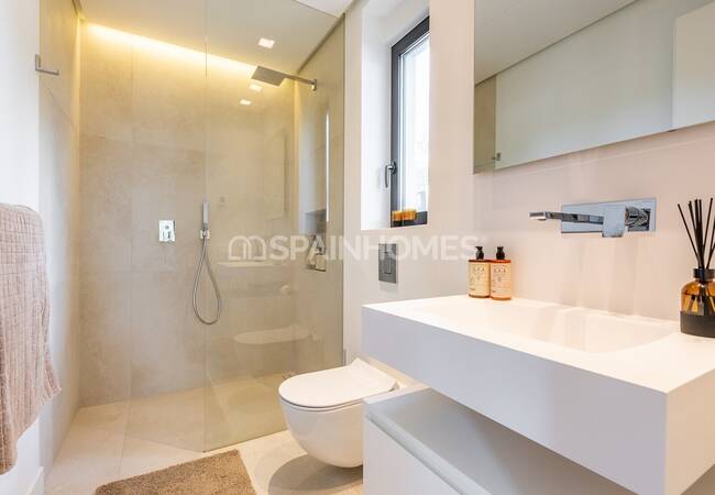 Energy Efficient Furnished Villa by the Beach in Marbella 25