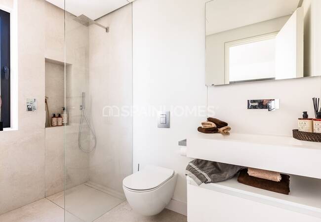 Energy Efficient Furnished Villa by the Beach in Marbella 27