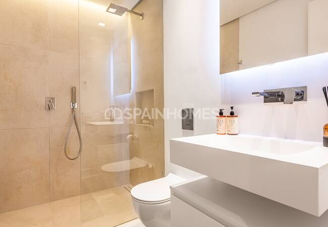 Energy Efficient Furnished Villa by the Beach in Marbella 31