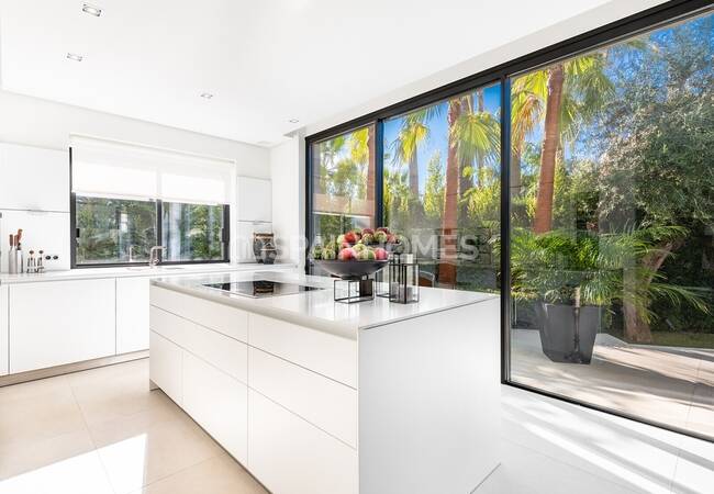 Energy Efficient Furnished Villa by the Beach in Marbella 17